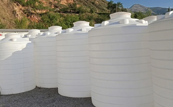 化工液体储存注意事项——选对PE塑料桶避免安全隐患